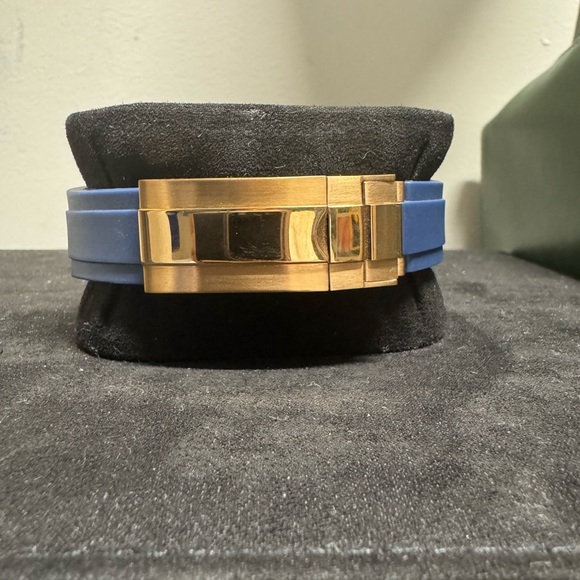 SEIKO DAYTONA
‘SEIKOMOD SEITONA’
Rose Gold w/ Blue Oysterflex rubber bracelet - Picture 3 of 3